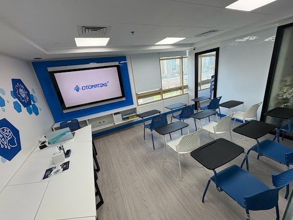 Otomatiks Training Centre DMCC | Robotics, STEM and Coding Training for kids in JLT Dubai — Robotics in Dubai