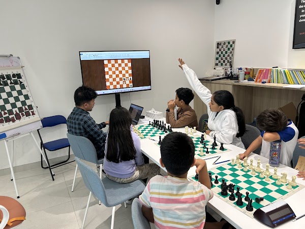 Master Moves Chess Club Bay Avenue Mall — Chess in Dubai