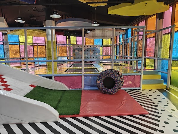 Kids Fun House Al Majaz — Cafés with Play Areas in Sharjah
